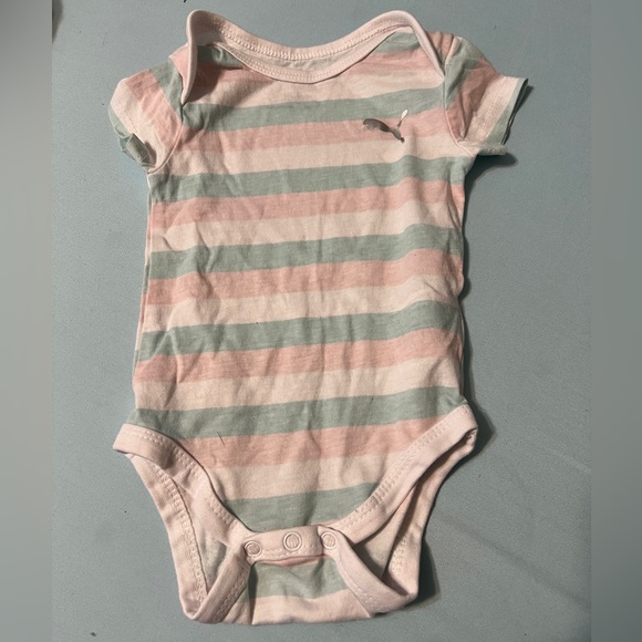 Baby girl PUMA onesies —set of four— - Picture 10 of 13